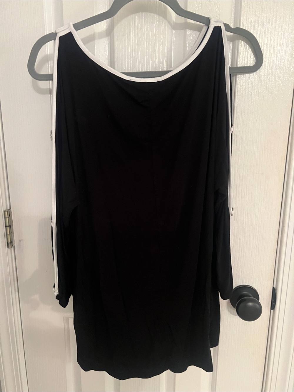 Cable & Gauge Black Cold-Shoulder Tunic with White Trim
